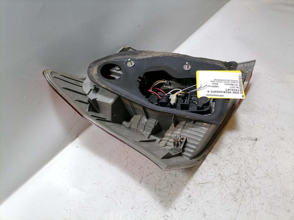 Toyota Yaris original Rücklicht Rückleuchte Schlussleuchte rechts Facelift Bj.2011